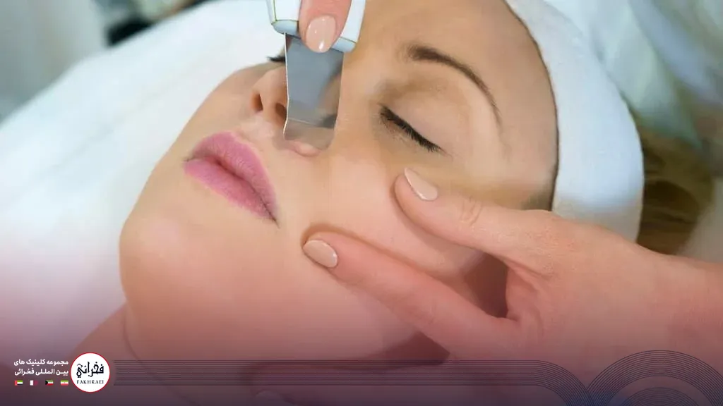 عکسی در حال لایه برداری صورت