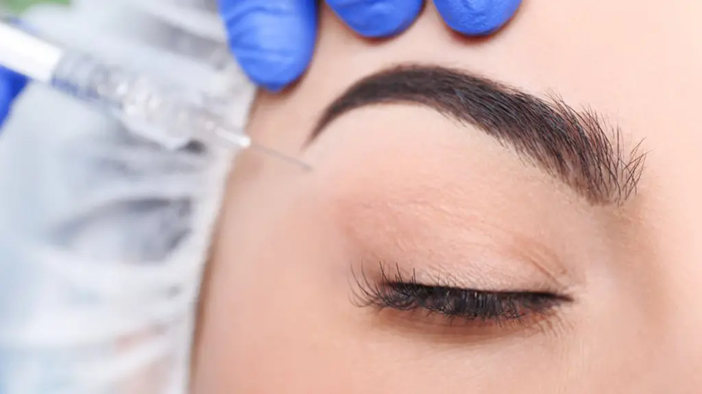 ناحیه تزریق بوتاک چشم گربه ای دور چشم