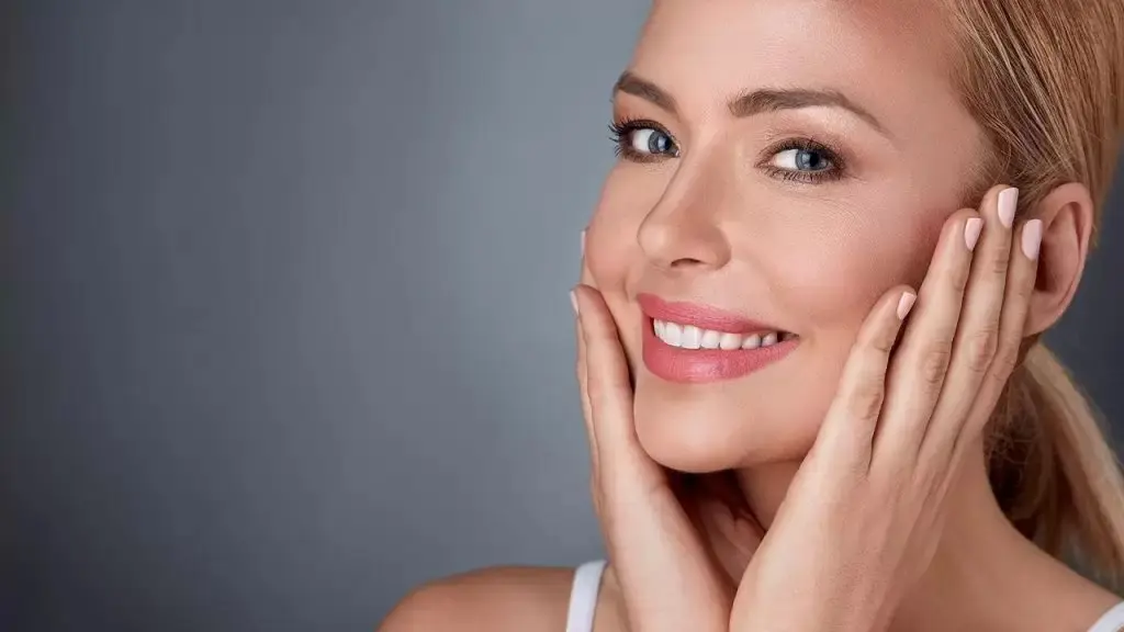 از بین بردن خط خنده با بوتاکس