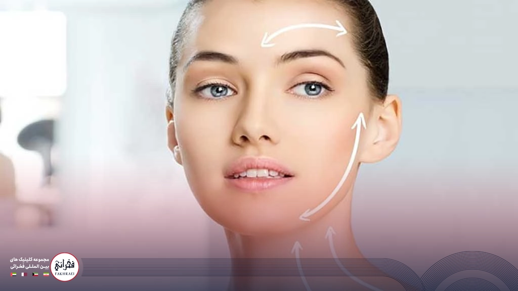 هایفوتراپی ابرو-زنی با چشمان طوسی و صورت شفاف