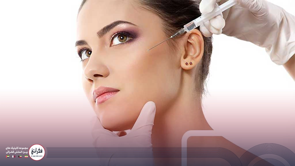 مزوتراپی ضد لک -در حال تزریق مزوژل به خانمی