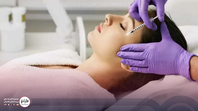 مزوتراپی ضد لک -در حال تزریق مزوژل به خانمی