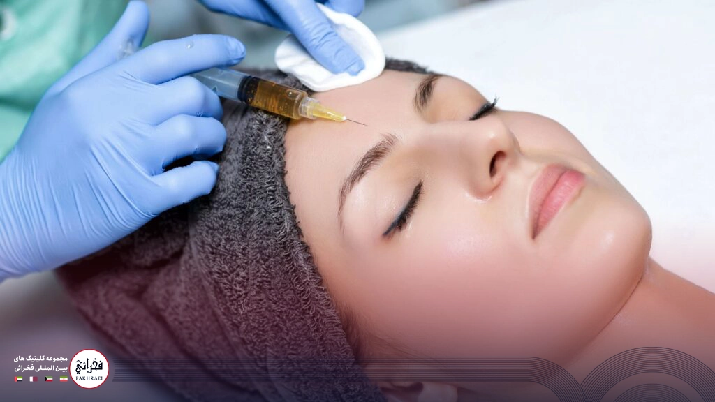 آمپول جوانسازی پوست -در حال تزریق به صورت 