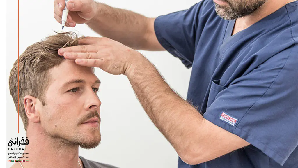 معاینه پزشک پیش از انجام کاشت مو