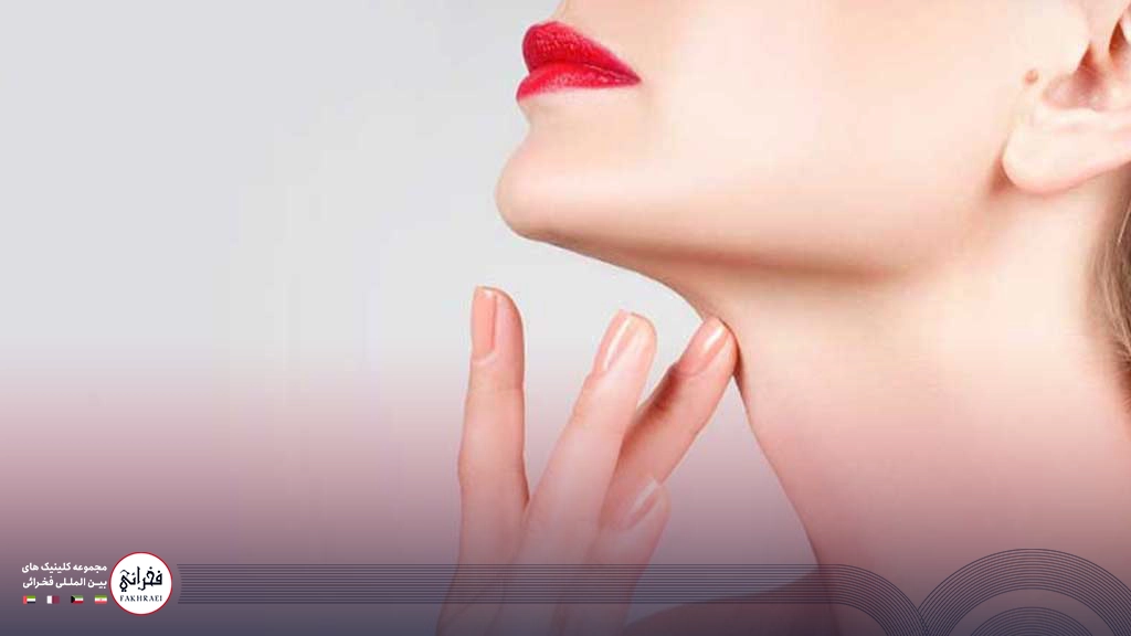جوانسازی گردن-نیمرخ گردن صاف خانومی و رژ قرمز