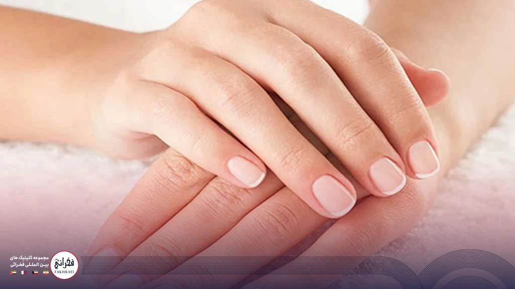 هایفوتراپی دست-نمایی از دست های خانمی