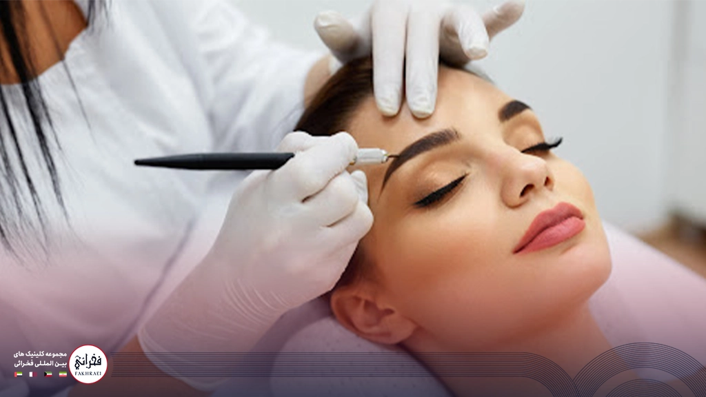 مزوتراپی ابرو -در حال انجام مزوتراپی ابرو