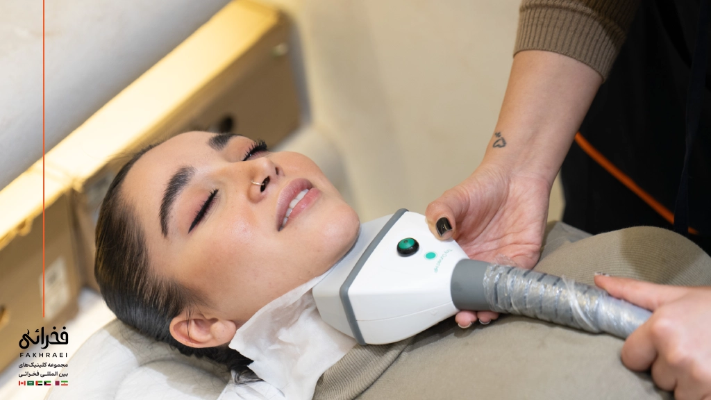 لاغری غبغب با دستگاه کول تک