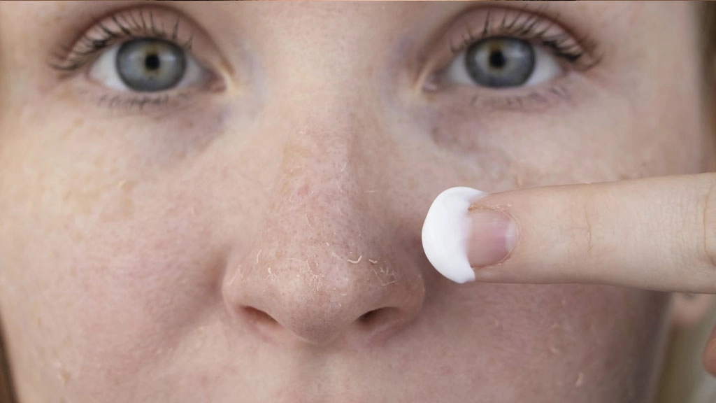 درمان خشکی پوست صورت در کلینیک فخرائی