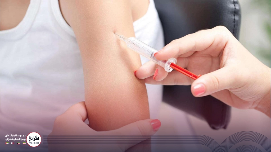 تزریق واکسن گارداسیل به بازوی دختری