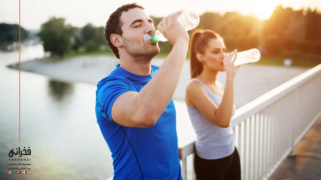نوشیدن آب کافی برای لاغری سریع