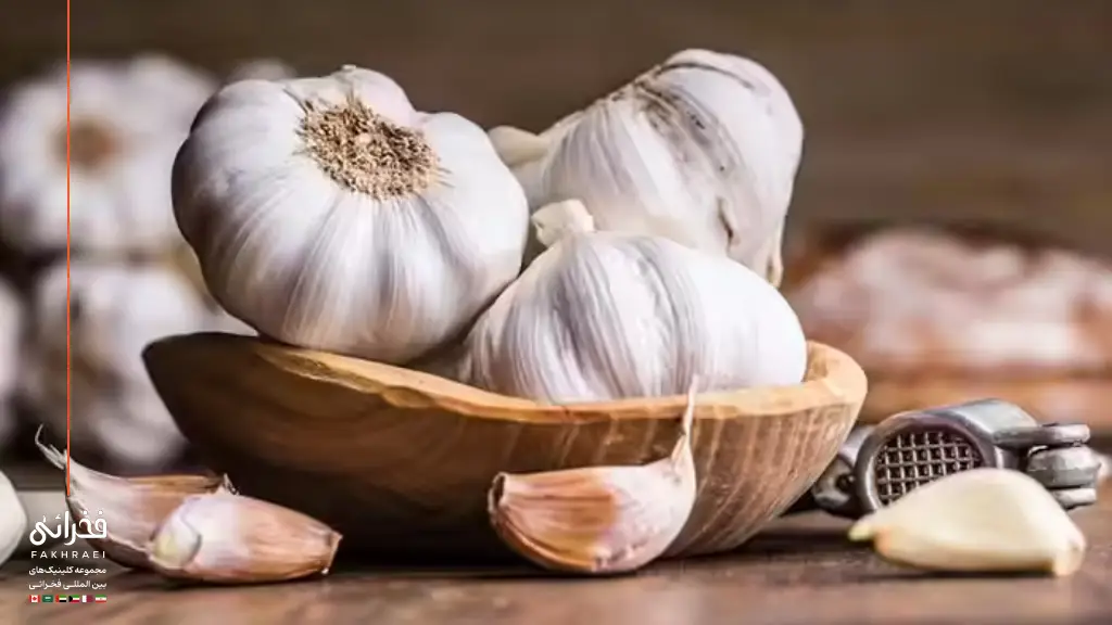 درمان ریزش مو سکه‌ای با سیر