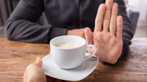 آیا خوردن چای و قهوه بعد از کاشت مو ضرر دارد؟