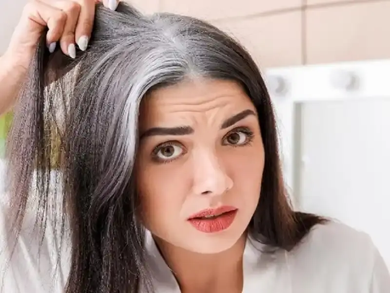 علت سفیدی مو در جوانی